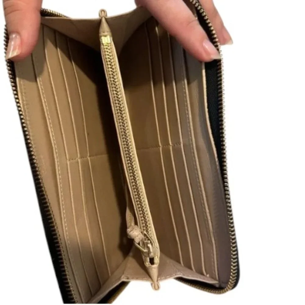 CHLOE Drew Zippy Wallet EUC